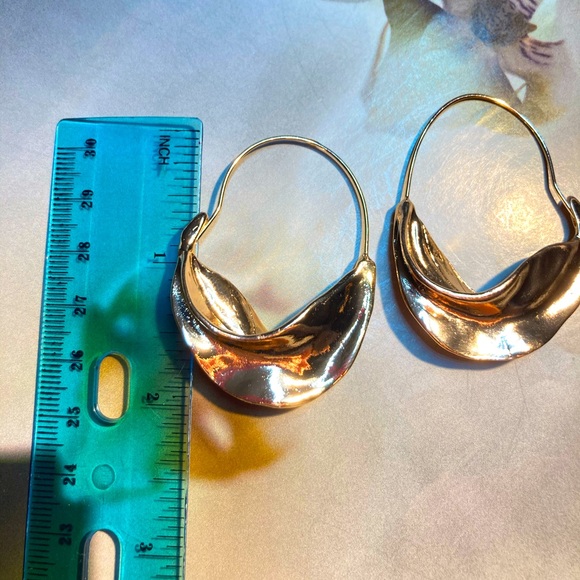 Fashion Gold Tone Drop Earrings - Picture 5 of 5